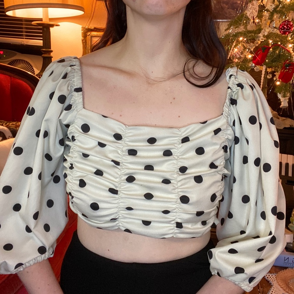 Cropped polka dot shirt